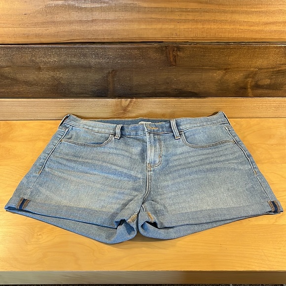 Old Navy shorts bundle. 2 denim cut offs and 1 everyday shorts sz 12 - Picture 2 of 11
